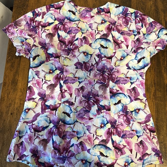 Bundle of 2 scrub tops. - Picture 6 of 10